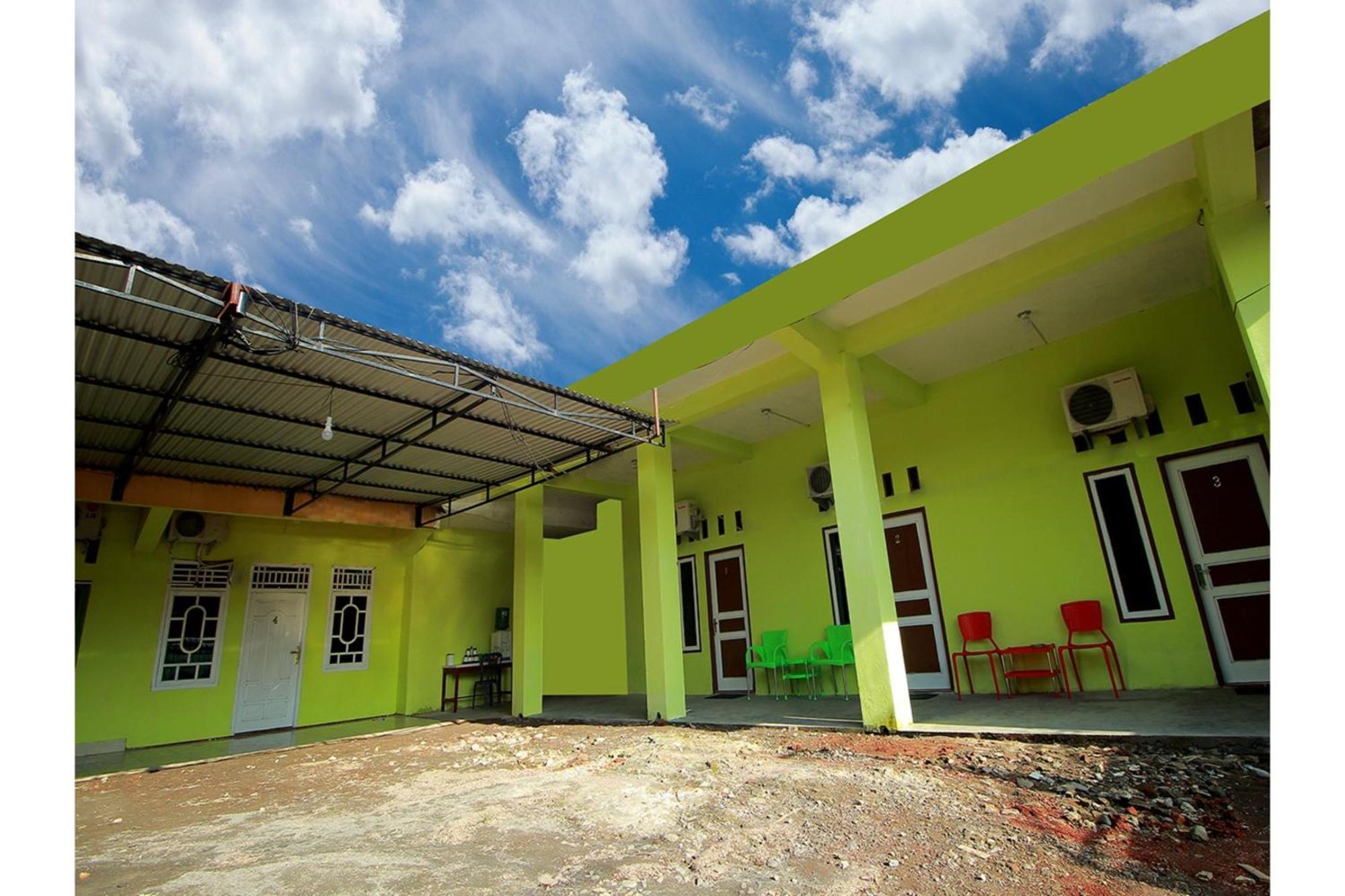 Oyo 2585 Sherren Guest House Lubuklinggau Exterior foto